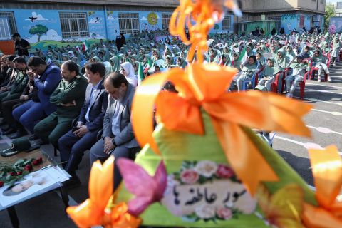 همزمان با سراسر کشور زنگ عاطفه ها در مدارس استان کرمان نواخته شد 1403/07/11