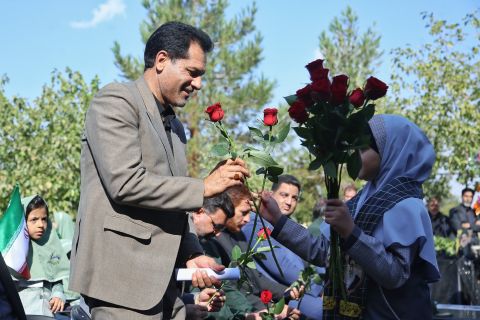 همزمان با سراسر کشور زنگ عاطفه ها در مدارس استان کرمان نواخته شد 1403/07/11