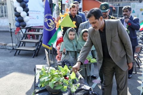 همزمان با سراسر کشور زنگ عاطفه ها در مدارس استان کرمان نواخته شد 1403/07/11