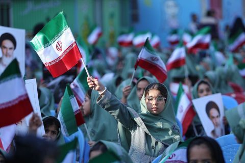 همزمان با سراسر کشور زنگ عاطفه ها در مدارس استان کرمان نواخته شد 1403/07/11