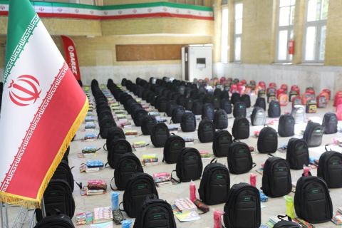 برگزاری رزمایش توزیع  800 بسته لوازم التحریر بین دانش آموزان مددجوی کرمانی 1403/08/23
