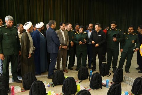 برگزاری رزمایش توزیع  800 بسته لوازم التحریر بین دانش آموزان مددجوی کرمانی 1403/08/23