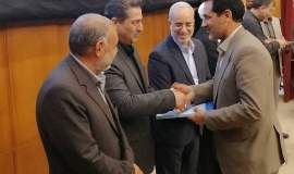 قدردانی از مدیر کل کمیته امداد استان کرمان در مراسم تجلیل از عوامل دهه فجر